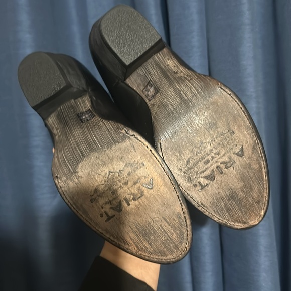 Ariat Cowboy Boots - Picture 2 of 8